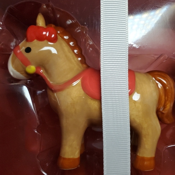 Hello Kitty Cowgirl Salt & Pepper Shakers - Picture 4 of 4